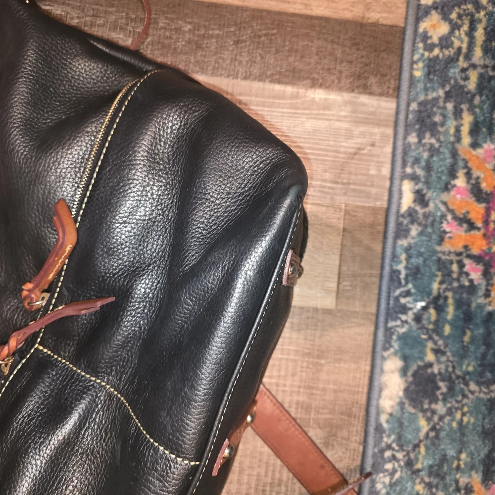 Dooney & Bourke classic dooney